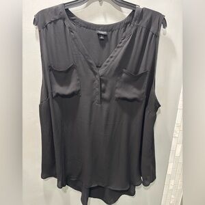 Black V-Neck Sleeveless Blouse